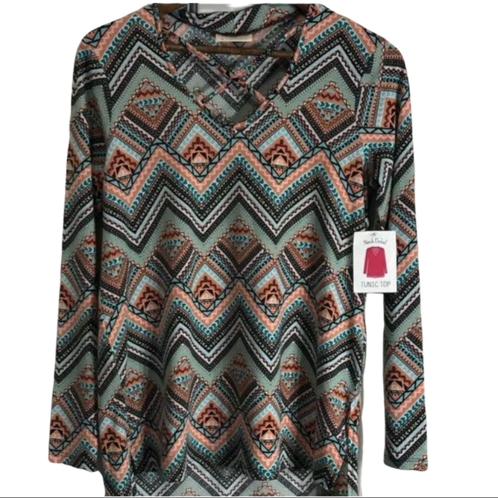 Chevron zig zag hi-lo tunic top criss cross neck